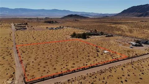 713 Waalew Rd, Lucerne Valley, CA 92356