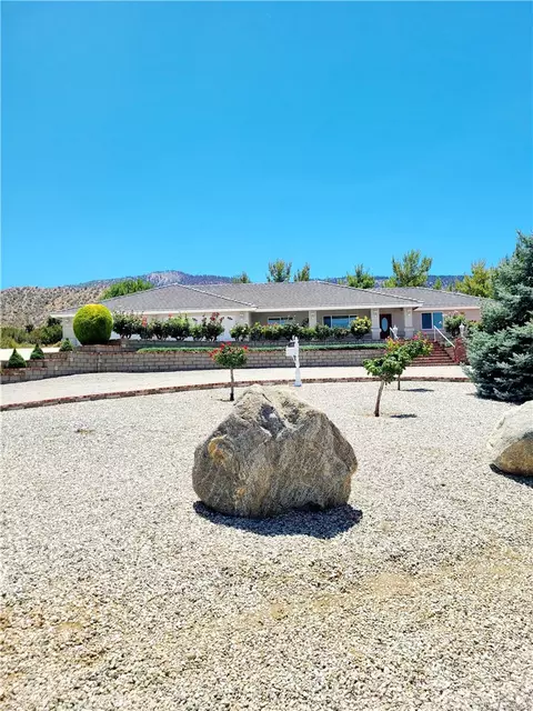 325 Canyon Rd, Pinon Hills, CA 92372