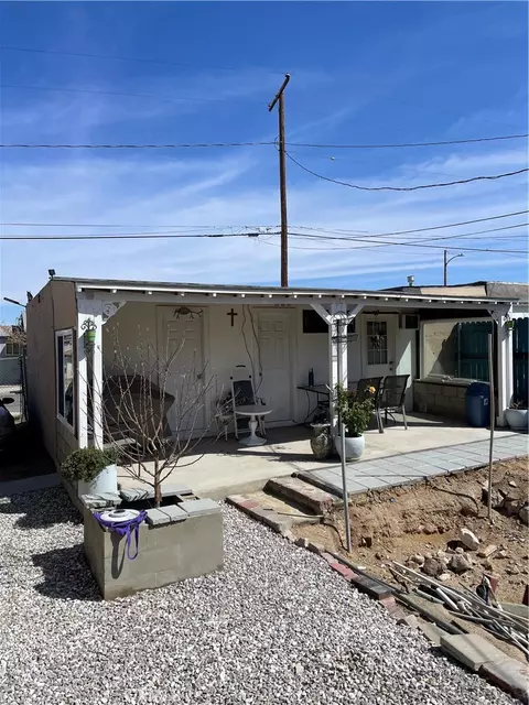 Exterior - 319 Wilshire Pl, Barstow, CA 92311 photo 3 of 4