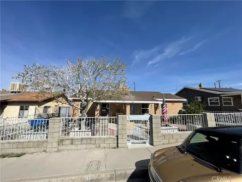 319 Wilshire Pl, Barstow, CA 92311