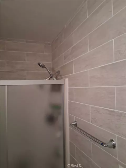 Bath - 319 Wilshire Pl, Barstow, CA 92311 photo 2 of 5