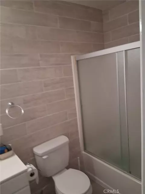 Bath - 319 Wilshire Pl, Barstow, CA 92311 photo 4 of 5