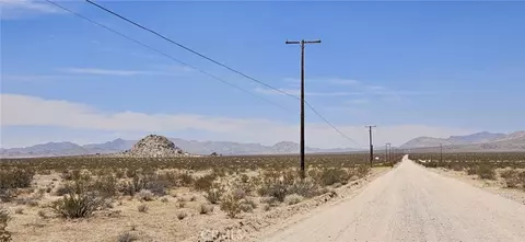 800 Stellaemericks Rd, Lucerne Valley, CA 92356