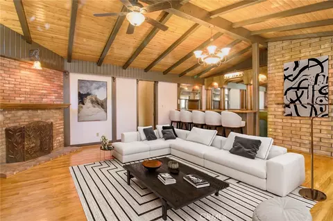 Living - 1513 Twin Lks, Wrightwood, CA 92397 photo 2 of 9