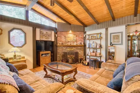 Living - 1513 Twin Lks, Wrightwood, CA 92397 photo 6 of 9