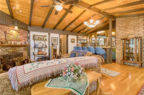Living - 1513 Twin Lks, Wrightwood, CA 92397 photo 5 of 9