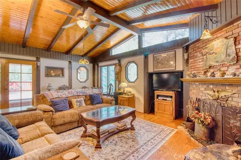 Living - 1513 Twin Lks, Wrightwood, CA 92397 photo 7 of 9
