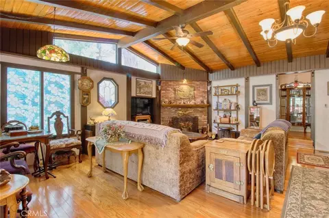 Living - 1513 Twin Lks, Wrightwood, CA 92397 photo 4 of 9