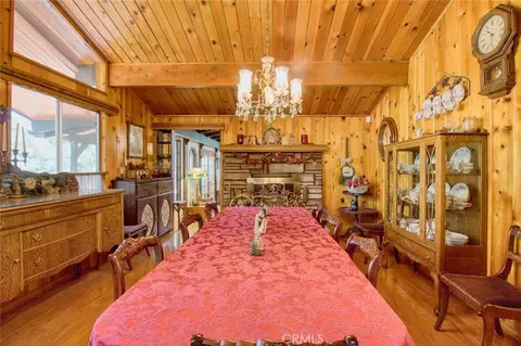 Dining - 1513 Twin Lks, Wrightwood, CA 92397 photo 4 of 5