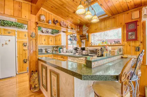 Kitchen - 1513 Twin Lks, Wrightwood, CA 92397 photo 1 of 3