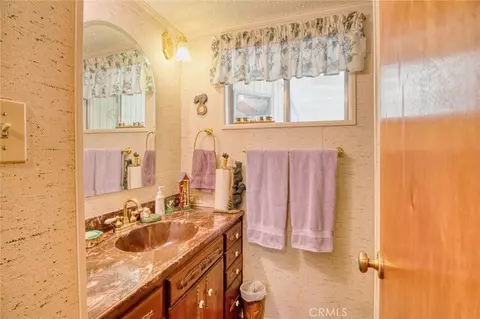 Bath - 1513 Twin Lks, Wrightwood, CA 92397 photo 3 of 4