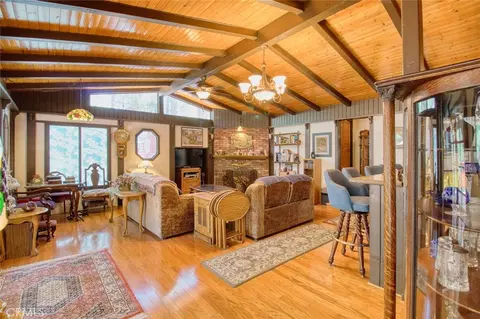 Living - 1513 Twin Lks, Wrightwood, CA 92397 photo 3 of 9
