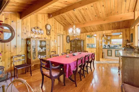 Dining - 1513 Twin Lks, Wrightwood, CA 92397 photo 2 of 5