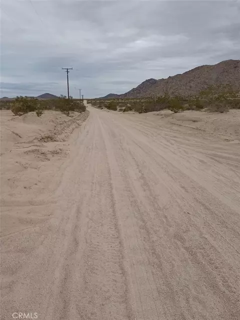800 Bodick Rd, Landers, CA 92285 photo 4
