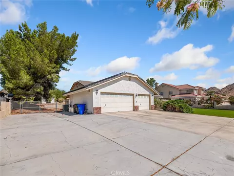 Exterior - 18668 Kamana, Apple Valley, CA 92307 photo 3 of 11