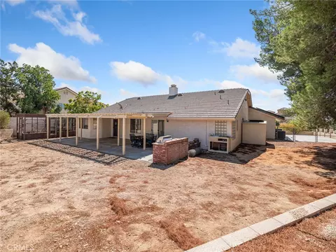 Exterior - 18668 Kamana, Apple Valley, CA 92307 photo 9 of 11