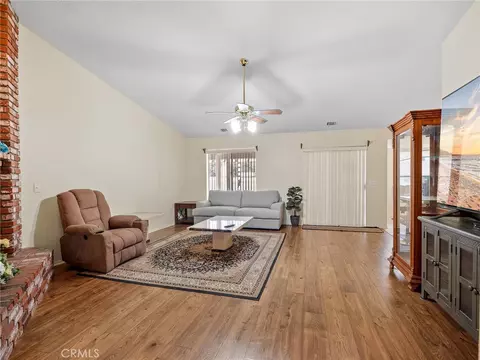 Living - 18668 Kamana, Apple Valley, CA 92307 photo 4 of 4