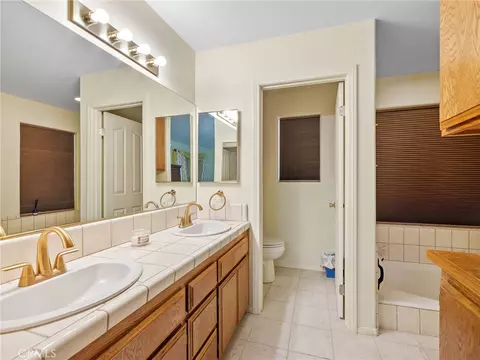 Bath - 18668 Kamana, Apple Valley, CA 92307 photo 2 of 3