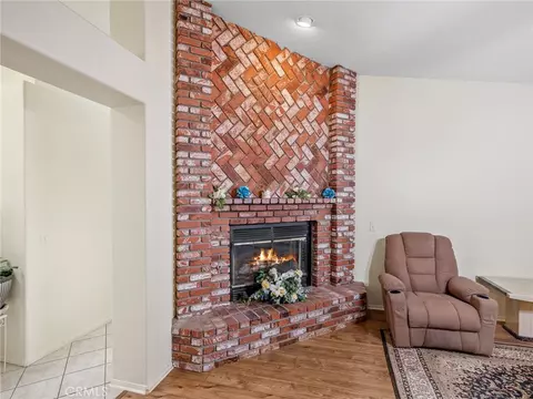 Living - 18668 Kamana, Apple Valley, CA 92307 photo 3 of 4