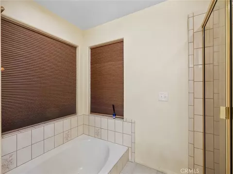 Bath - 18668 Kamana, Apple Valley, CA 92307 photo 3 of 3