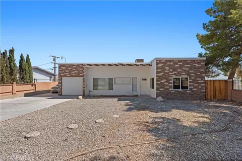 23859 South Rd, Apple Valley, CA 92307