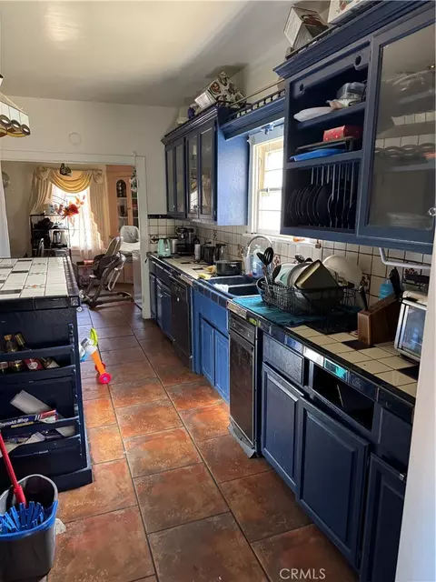 Kitchen - 36708 Irwin Rd, Barstow, CA 92311 photo 2 of 2