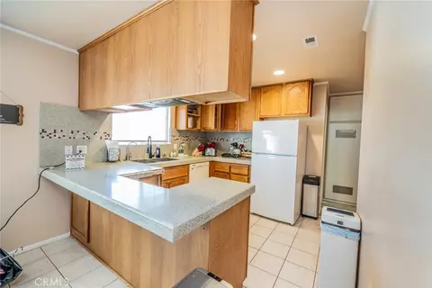 Kitchen - 14171 Tehachapi, Apple Valley, CA 92307 photo 1 of 4