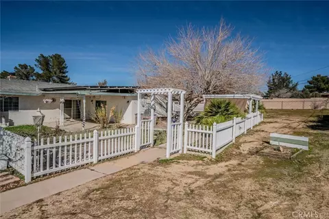 Exterior - 14171 Tehachapi, Apple Valley, CA 92307 photo 9 of 17