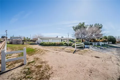 Exterior - 14171 Tehachapi, Apple Valley, CA 92307 photo 4 of 17