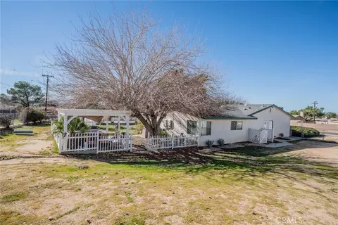 Exterior - 14171 Tehachapi, Apple Valley, CA 92307 photo 10 of 17