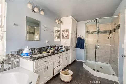 Bath - 14171 Tehachapi, Apple Valley, CA 92307 photo 5 of 5