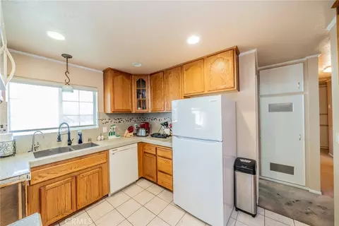 Kitchen - 14171 Tehachapi, Apple Valley, CA 92307 photo 2 of 4