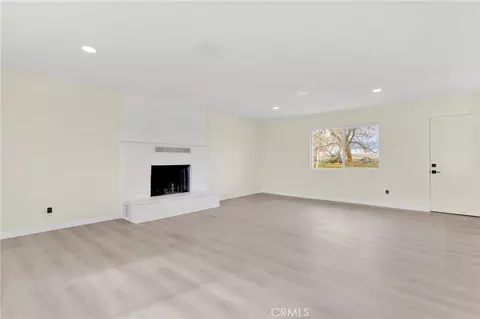 Living - 47424 Paddington, Landers, CA 92285 photo 3 of 8