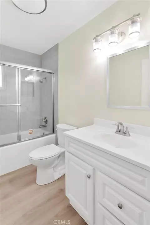 Bath - 47424 Paddington, Landers, CA 92285 photo 2 of 5