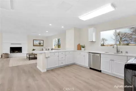 Kitchen - 47424 Paddington, Landers, CA 92285 photo 1 of 2