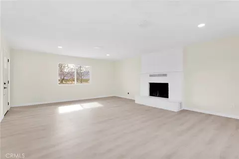 Living - 47424 Paddington, Landers, CA 92285 photo 4 of 8