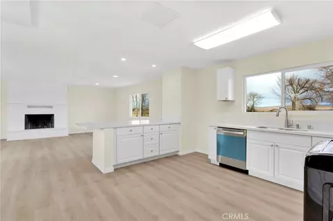 Living - 47424 Paddington, Landers, CA 92285 photo 6 of 8