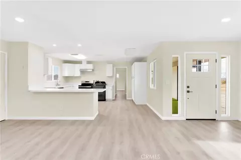 Living - 47424 Paddington, Landers, CA 92285 photo 2 of 8