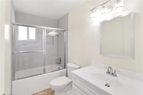 Bath - 47424 Paddington, Landers, CA 92285 photo 1 of 5