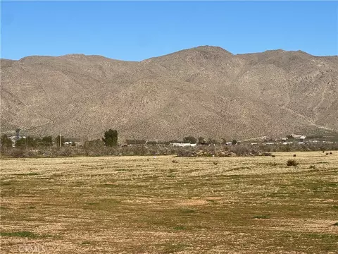 3 Manzana Dr, Apple Valley, CA 92308
