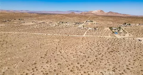 5700 30th St W, Rosamond, CA 93560