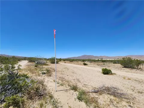 2 Akron Rd, Lucerne Valley, CA 92356