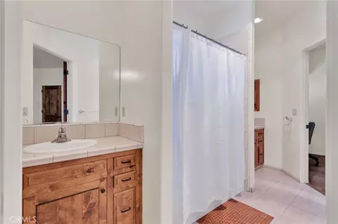 Bath - 31024 Rabbit Springs Rd, Lucerne Valley, CA 92356 photo 10 of 12