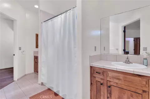 Bath - 31024 Rabbit Springs Rd, Lucerne Valley, CA 92356 photo 11 of 12