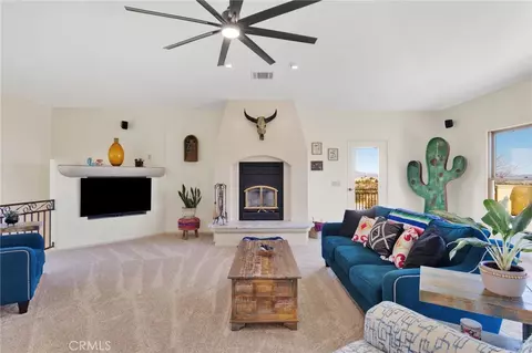 Living - 31024 Rabbit Springs Rd, Lucerne Valley, CA 92356 photo 2 of 4