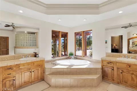 Bath - 31024 Rabbit Springs Rd, Lucerne Valley, CA 92356 photo 3 of 12