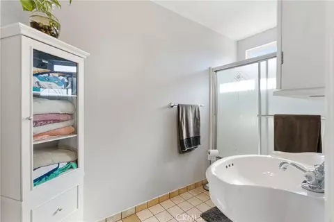 Bath - 7868 Arrowhead Lake Rd, Hesperia, CA 92345 photo 2 of 2