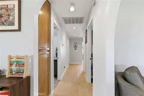 Entry Way - 7868 Arrowhead Lake Rd, Hesperia, CA 92345 photo 4 of 9