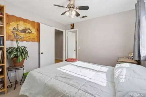 Bedroom - 7868 Arrowhead Lake Rd, Hesperia, CA 92345 photo 5 of 7