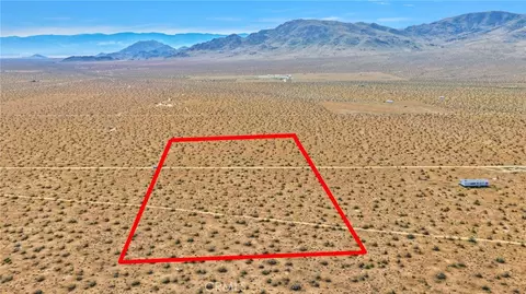 1 Meander Rd, Lucerne Valley, CA 92356